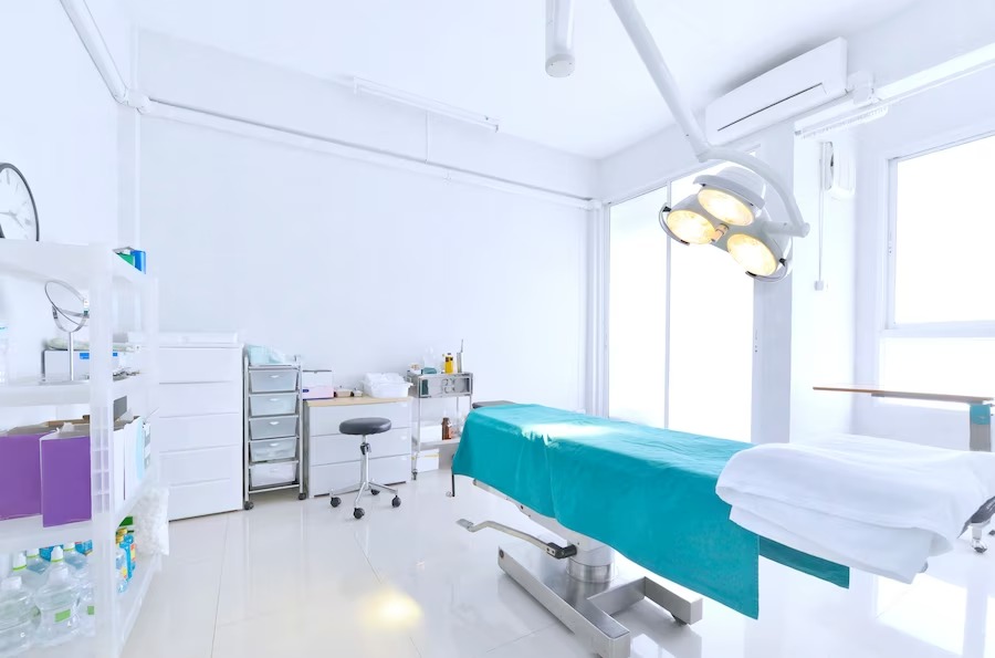 vista-interior-quirofano_67340-34_8_11zon